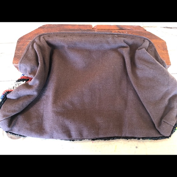 Beaded clutch with wooden handle by Antik Kraft - Picture 3 of 7